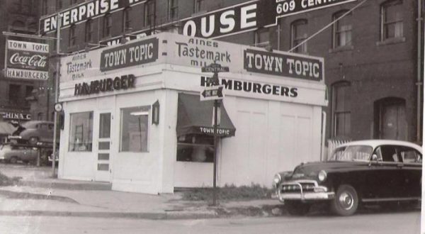 Everyone Goes Nuts For The Hamburgers At This Nostalgic Eatery In Missouri