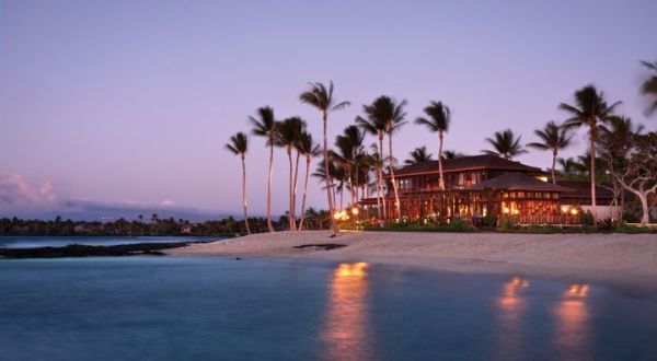 This Secluded Beachfront Restaurant In Hawaii Is One Of The Most Magical Places You’ll Ever Eat