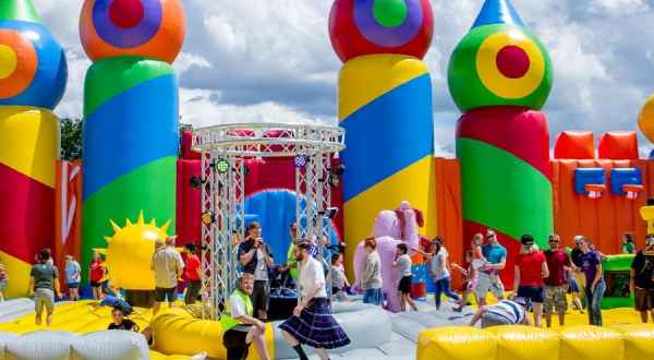 The World’s Biggest Bounce House Is Coming To Wisconsin And You’ll Absolutely Love It