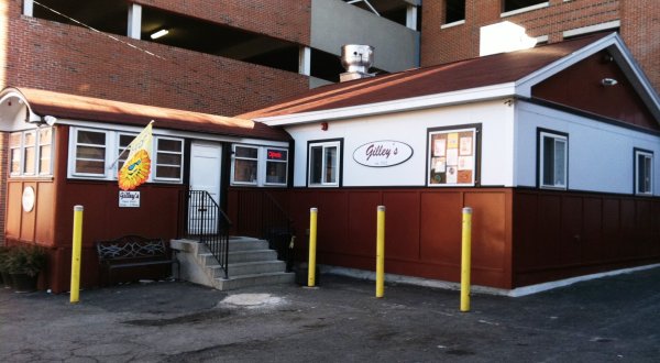 Everyone Goes Nuts For The Hamburgers At This Nostalgic Eatery In New Hampshire