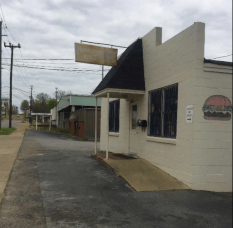 Everyone Goes Nuts For The Hamburgers At This Nostalgic Eatery In Alabama