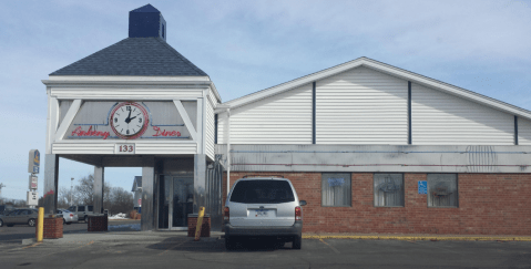 Everyone Goes Nuts For The Hamburgers At This Nostalgic Eatery In Iowa