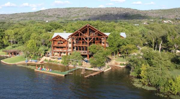 A Spectacular Getaway In Texas, Log Country Cove Is Beyond Your Wildest Dreams