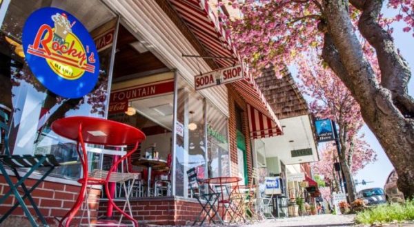 Everyone Goes Nuts For The Food At This Nostalgic Eatery In North Carolina