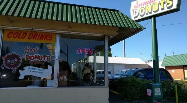 The Old Fashioned Donut Shop Hiding In Oregon Locals Can’t Get Enough Of