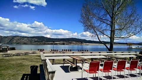 This Secluded Beachfront Restaurant In Montana Is One Of The Most Magical Places You'll Ever Eat