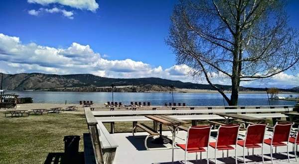 This Secluded Beachfront Restaurant In Montana Is One Of The Most Magical Places You’ll Ever Eat