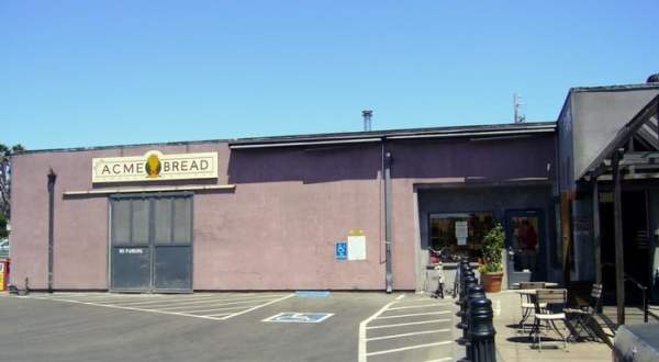 The Unassuming Restaurant In Northern California That Serves The Best Sourdough Bread You’ll Ever Taste