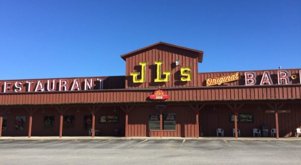 Head To This Small Town Oklahoma Restaurant For The Most Epic Barbecue In The State