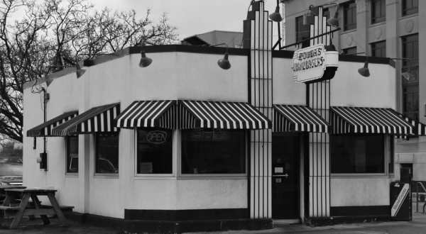 These 15 Retro Burger Joints in Indiana Will Have You Nostalgic for the Past