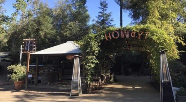The Hidden Outdoor Restaurant In Southern California That’s Anything But Ordinary