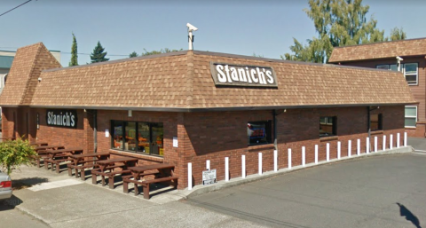 Everyone Goes Nuts For The Hamburgers At This Nostalgic Eatery In Portland