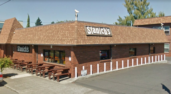 Everyone Goes Nuts For The Hamburgers At This Nostalgic Eatery In Portland