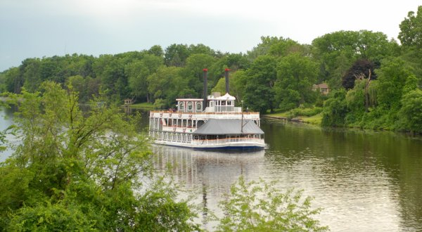 The Riverboat Cruise In Michigan You Never Knew Existed