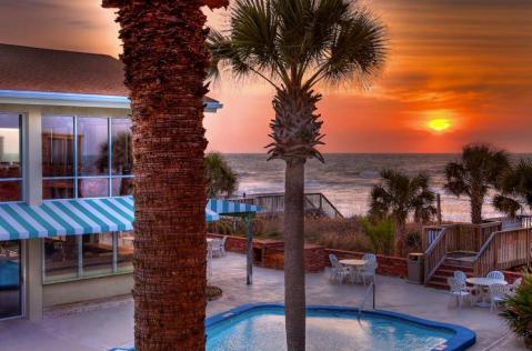 This Secluded Beachfront Restaurant In South Carolina Is One Of The Most Magical Places You'll Ever Eat