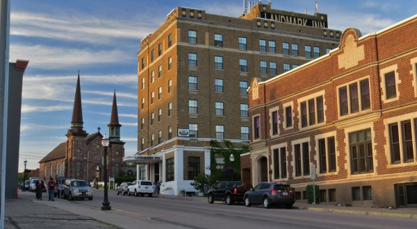 One Of The Most Haunted Hotels In America Is Right Here In Michigan