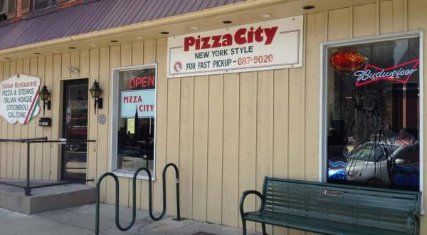 The Little Hole-In-The-Wall Restaurant That Serves The Best Pizza In Pennsylvania