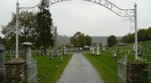 5 Disturbing Cemeteries Around Cincinnati That Will Give You Goosebumps