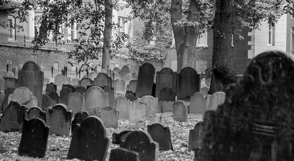8 Disturbing Cemeteries Around Boston That Will Give You Goosebumps
