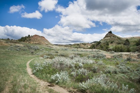The Hiking Trail In North Dakota That Will Transport You Into Another World