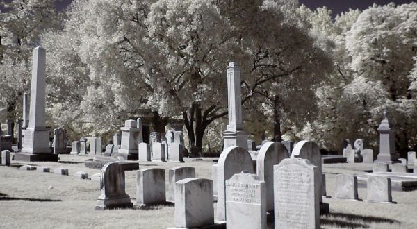 7 Cemeteries Around Philadelphia That Will Give You Goosebumps