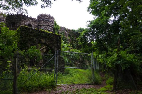 The Awesome Hike In Connecticut That Will Take You Straight To An Abandoned Castle