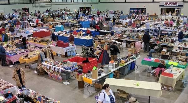 You Could Easily Spend All Weekend At This Enormous North Dakota Flea Market