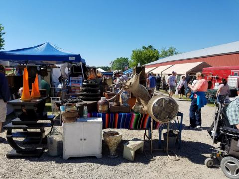 You Could Easily Spend All Weekend At This Enormous Minnesota Flea Market