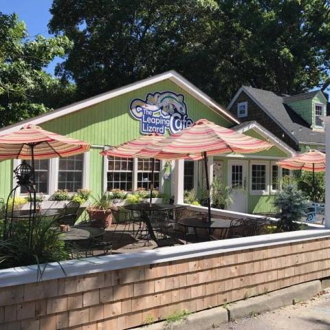 Everyone In Virginia Should Try Virginia's Most Colorful Restaurant At Least Once