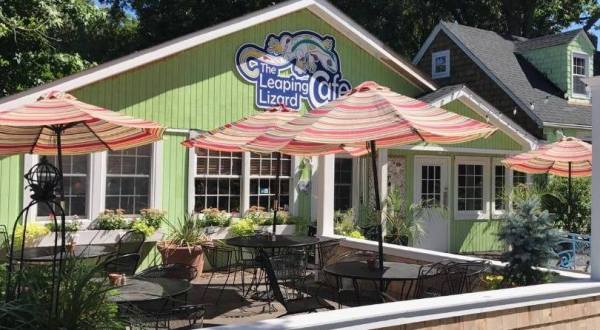 Everyone In Virginia Should Try Virginia’s Most Colorful Restaurant At Least Once