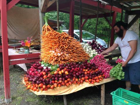 You Could Easily Spend All Day At This Enormous Vermont Farmers Market