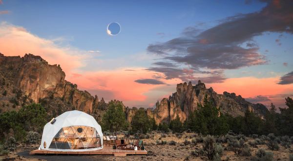 You Could Spend The Night In A Transparent Oregon Hotel And See The Eclipse Like No One Else