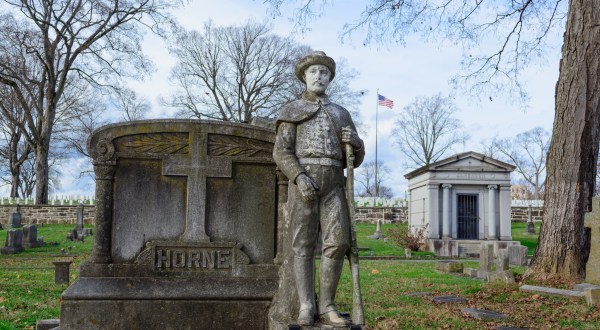 The Story Behind This Forgotten Cemetery In Tennessee Will Chill You To The Bone
