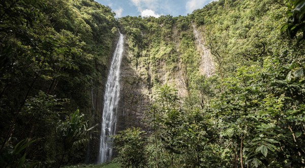 The Hike In Hawaii That Takes You To Not One, But TWO Insanely Beautiful Waterfalls
