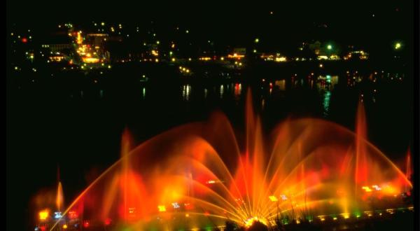 This Musical Fountain In Michigan Is Like Nothing You’ve Ever Seen