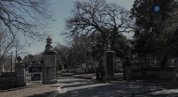 People Don’t Want To Believe The Creepy Stories About This Austin Cemetery Are True