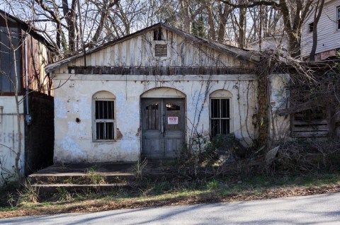 Most People Don't Know The Story Behind The South Carolina Ghost Town That Never Died