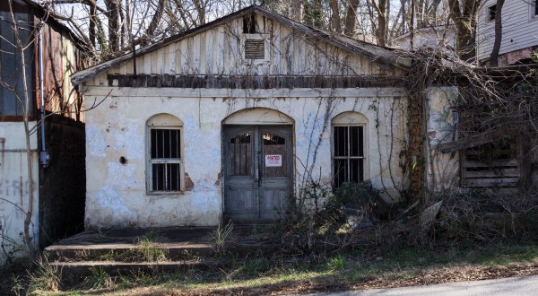 Most People Don’t Know The Story Behind The South Carolina Ghost Town That Never Died