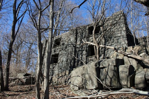 The Awesome Hike In New Jersey That Will Take You Straight To An Abandoned Castle