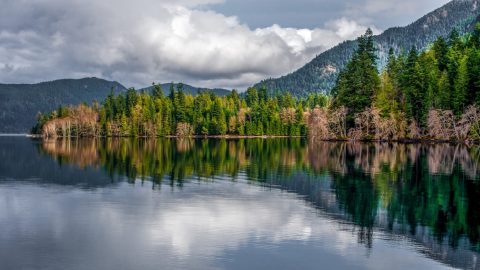 The Sinister Story Behind This Popular Washington Lake Will Give You Chills