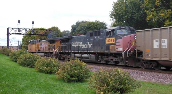 There’s A Little-Known, Fascinating Train Park In Illinois And You’ll Want To Visit