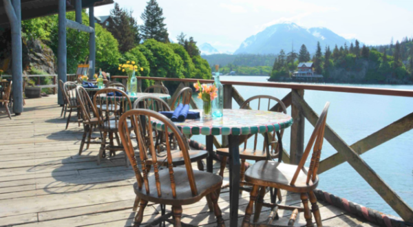 8 Picture Perfect Restaurants In Alaska That Belong On A Postcard