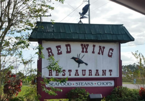 You'll Love This Amazing Florida Restaurant That Also Has A Petting Zoo