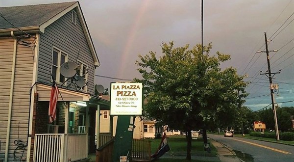 The Little Hole-In-The-Wall Restaurant That Serves The Best Pizza In Maryland