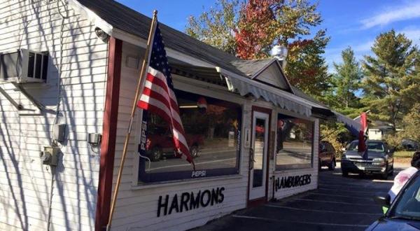 Everyone Goes Nuts For The Hamburgers At This Nostalgic Eatery In Maine