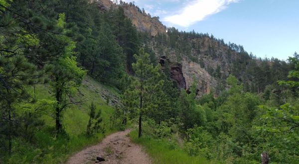 The Spectacular Trail In South Dakota Everyone Needs To Take As Soon As Possible﻿