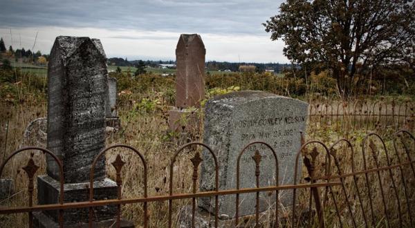 These 5 Haunted Oregon Cemeteries Are Not For the Faint of Heart