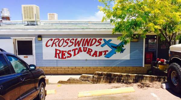 You Can Watch Planes Land At This Underrated Restaurant In Arizona