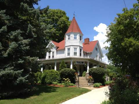 9 Historic Bed And Breakfasts In Michigan That Will Absolutely Charm You