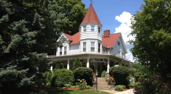 9 Historic Bed And Breakfasts In Michigan That Will Absolutely Charm You